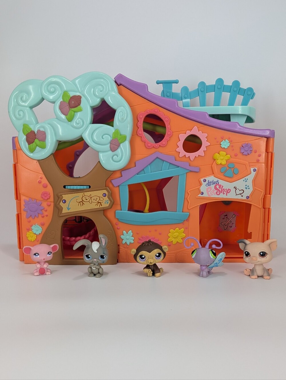Littlest Pet Shop (LPS) Pet Clubhouse and Figures